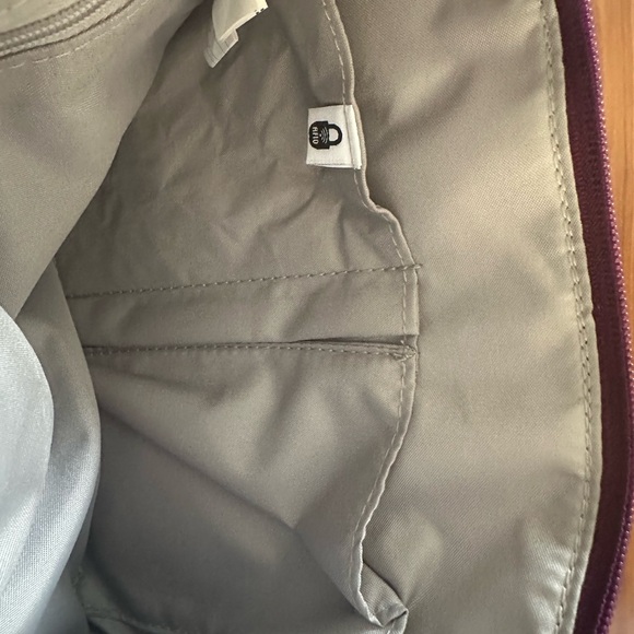 Baggallini anti theft handbag - Picture 4 of 10